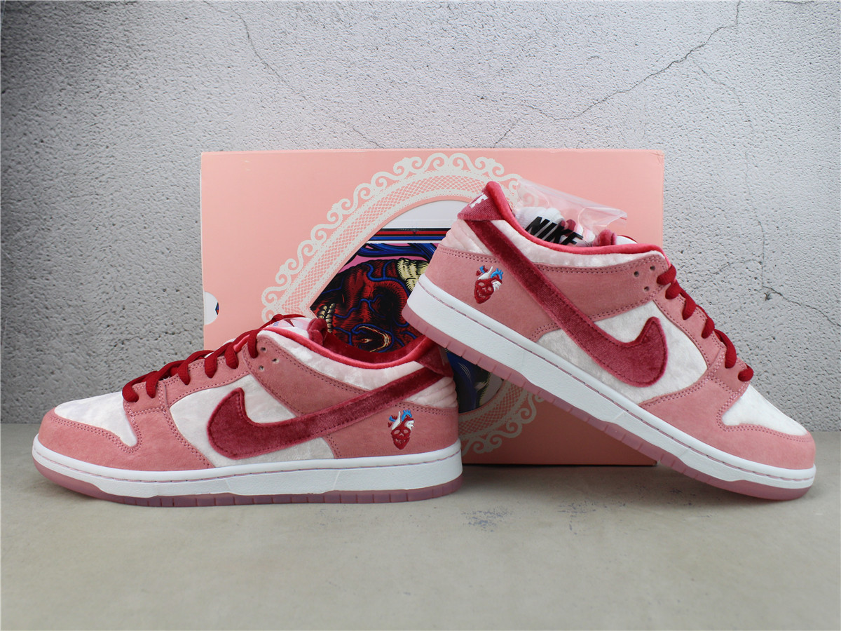 StrangeLove x Dunk Low SB Valentines Day CT2552 800